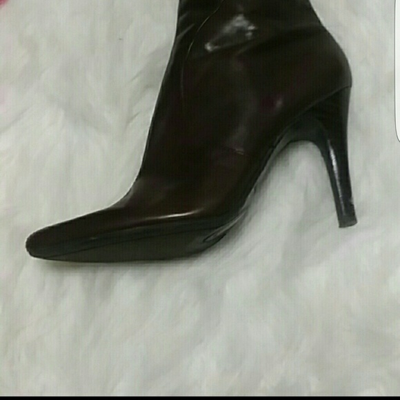 Beautiful brown boots - Picture 2 of 3